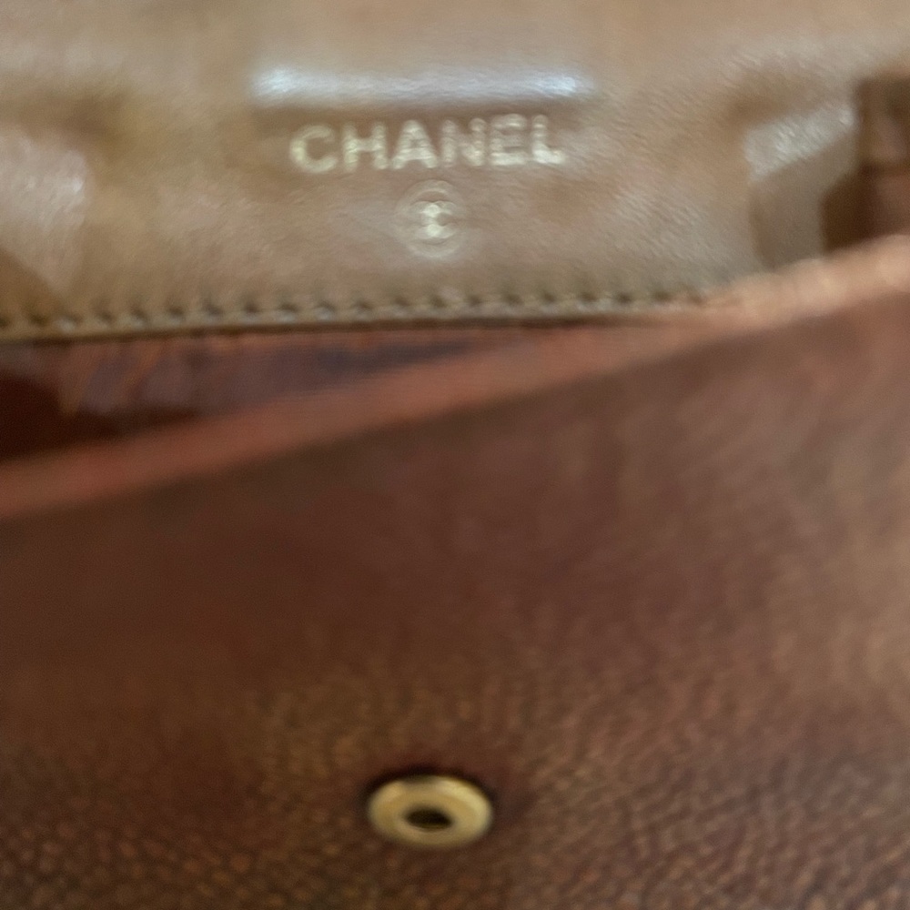 CHANEL Vintage Brown Quilted Caviar Leather Compact Wallet with CC Logo - Picture 12 of 17